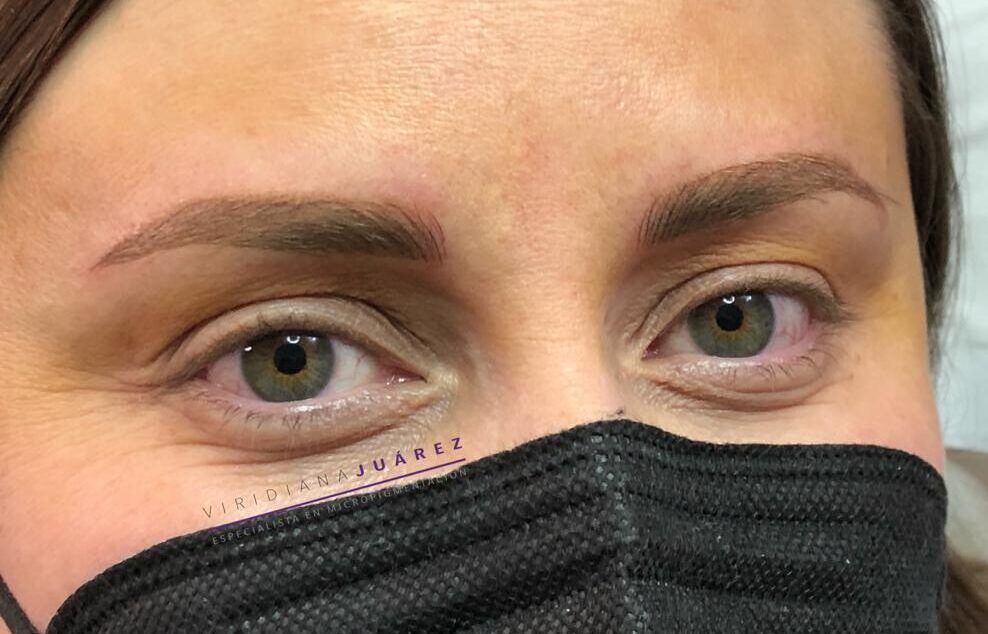 Especialista en micropigmentación de cejas y ojos